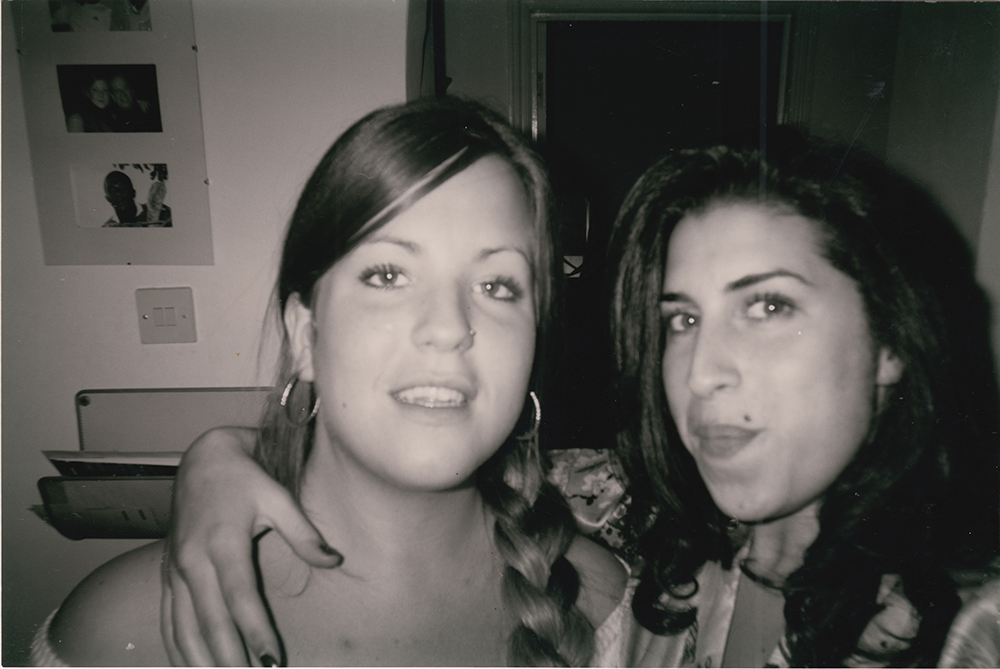 Amy Winehouse with friend and flat-mate Juliette Ashby (2003). AMY directed by Asif Kapadia, in cinemas July 2 2015. An Entertainment One Films release. 